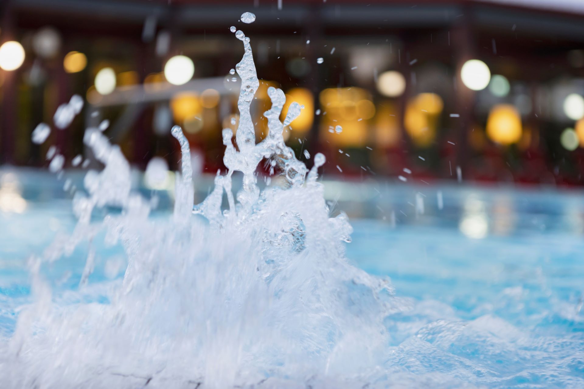 sprudelndes Wasser in der Sonnenhof Therme